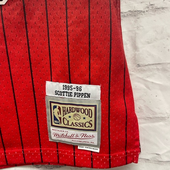 Chicago Bulls Scottie Pippen 1995/96 Hardwood Classics Alternate Swingman Jersey - Picture 6 of 8